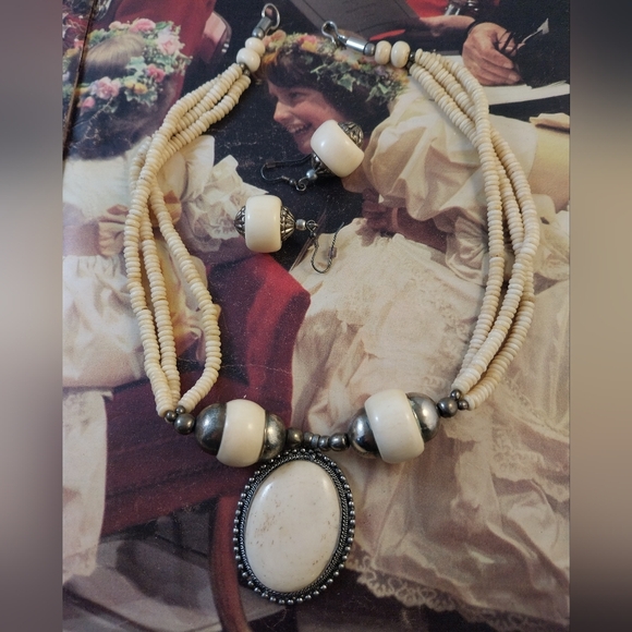 Cream and Silver Pendant Necklace - Picture 8 of 9